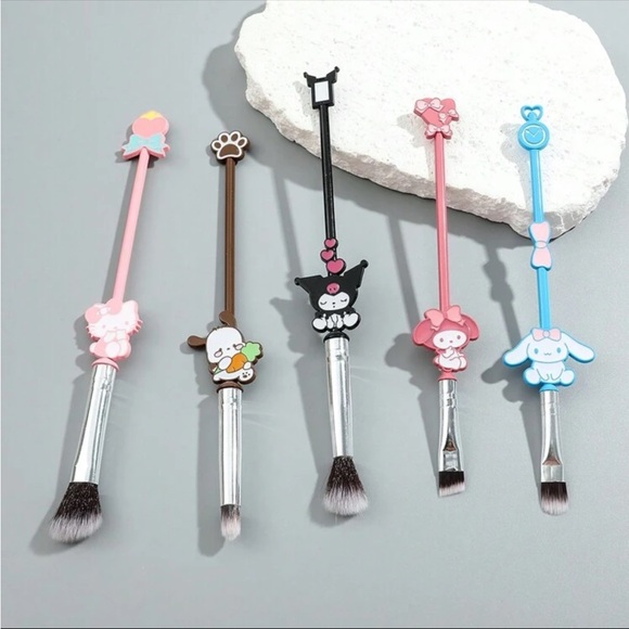 Sanrio Hello Kitty Makeup Brush Set - Picture 4 of 7